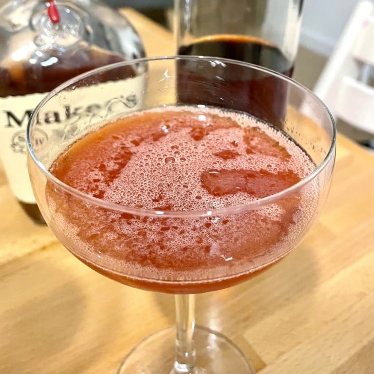 Un cocktail Paper Plane à base de Boourbon et Select entre autres