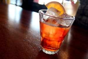Un Negroni Sbagliato en un vaso Rocks